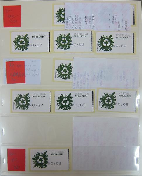 0265 (318).jpg -     Lote:    265      Colecção Especializada - Etiquetas      Lotes Especiais       Descrição:      1981/2010 &mdash; Etiquetas.   Coleção composta por 12 álbuns com etiquetas desde percursoras e Framas até 2010, com provas, erros, FDC's, etiquetas novas e usadas, sobrescritos circulados, variedades de impressão e papéis. Importante estudo. Lote a ver.        Lote ETQ       Valor Base:     &euro; 3000,00     Valor Venda:     &euro;      